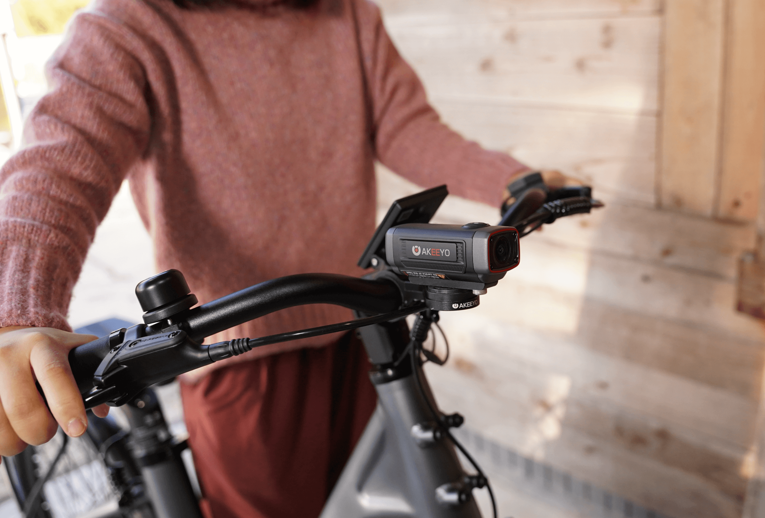 手ブレ補正機能付き！】4Kで撮れるバイク&自転車用のドライブ 