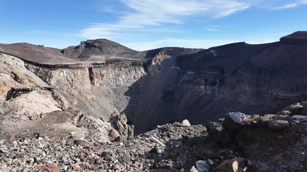 富士山の火口