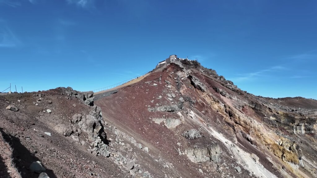 富士山の本当の山頂である剣ヶ峰