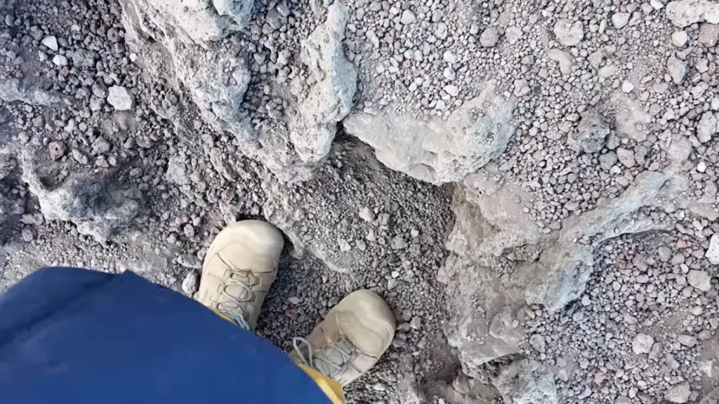 カラフルな溶岩の石ころたち
